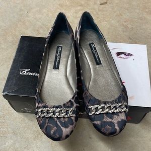 Beverly Feldman size 8 NWB ballet flat Femme
